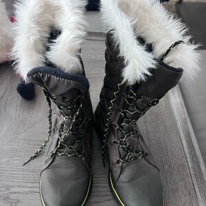 Sorel Olive Green Winter Boots with White Fur